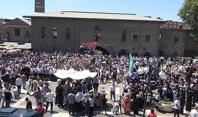 Diyarbakır'da Haniye protestosu, Burger King'e taşlı saldırı