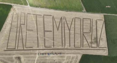 Eskişehirli çiftçiler tarlaya "Üretemiyoruz" yazdı