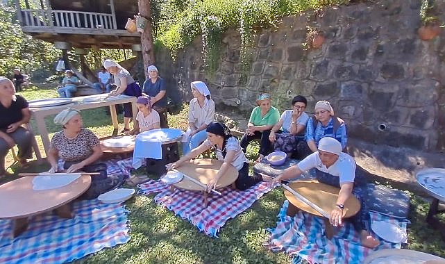 Hopa Belediyesi Kültür, Sanat ve Deniz Festivali kapsamında Hendek'te şenlik düzenlendi
