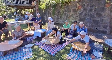 Hopa Belediyesi Kültür, Sanat ve Deniz Festivali kapsamında Hendek'te şenlik düzenlendi