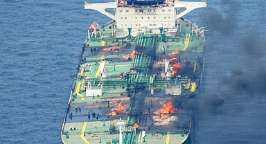 Husiler, Kızıldeniz’deki yanan petrol tankerine destek ekiplerinin müdahalesine izin verecek