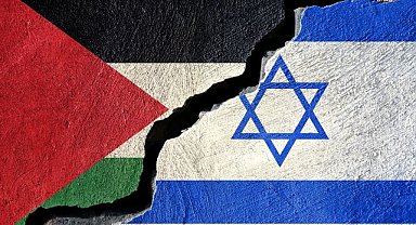 İsrail, hava saldırısında Gazze'deki 2 okulu vurdu