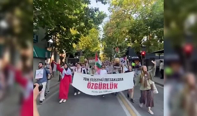 İstanbul'da bir grup, İsrail Konsolosluğu'na yürüdü