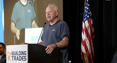  Kamala Harris'in başkan yardımcısı adayı: Tim Walz...