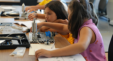 Kartal Bilim, Mühendislik ve Teknoloji Merkezi’nde düzenlenen Yaz Kampı devam ediyor