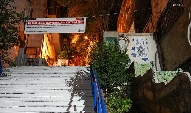 Merdivenlere resmedilen Filistin bayrağıyla ilgili Beyoğlu Belediyesi'nden açıklama