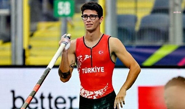 Milli Atlet Ersu Şaşma sırıkla atlama elemelerinde 5.75m'lik atlayışıyla finalde