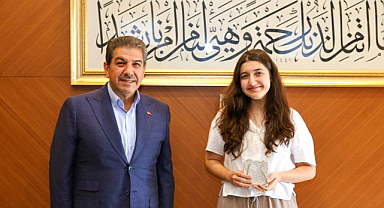 Tevfik Göksu, Esenlerli Türkiye birincisi Berra Kuruş’u makamında misafir etti 