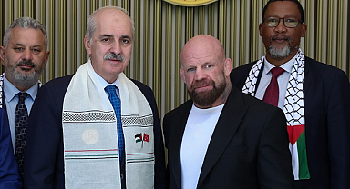 Ünlü sporcu Jeff Monson, Müslüman olduktan sonra ilk cuma namazını TBMM'de kıldı