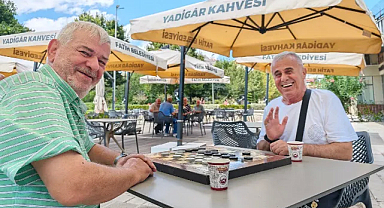 Yadigâr Kahvesi, Değerli Büyüklerimize Hizmet Vermeye Devam Ediyor 