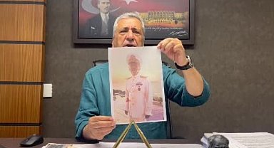 Amiral üniforması giyen Botir Rahimov'un fotoğrafları  Meclis gündeminde