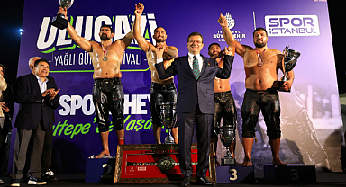 İstanbul'da düzenlenen Ulugazi Yağlı Güreşleri'ni Feyzullah Aktürk kazandı