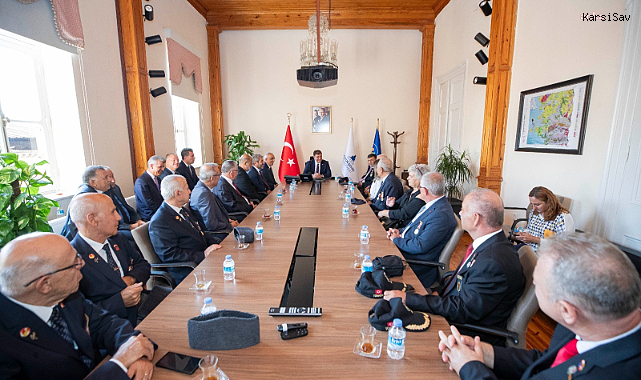 Başkan Tugay gazi derneklerini ağırladı: “Bizim için değerlisiniz”