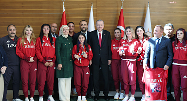 Cumhurbaşkanı Erdoğan, Türkiye Milli Paralimpik Takımı sporcularıyla bir araya geldi