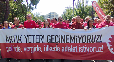 DİSK, 'Gelirde, vergide, ülkede adalet' talebiyle bölgesel mitingin ikincisini İzmir'de yaptı