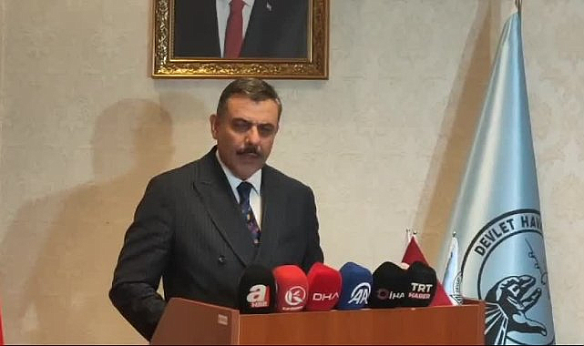 Erzurum'a acil iniş yapan uçak ile ilgili valilik açıklaması: "Bomba ihbarı asılsız, hava sahası açıldı"