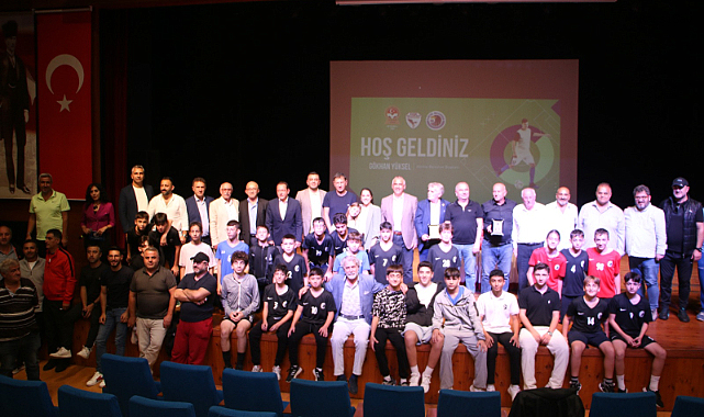 Kartal Belediyesi’nden futbol semineri