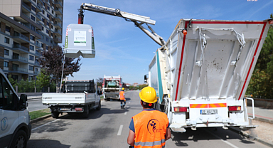 Merkezefendi'nin çeşitli noktalarına yer üstü evsel atık toplama konteynerleri yerleştiriliyor
