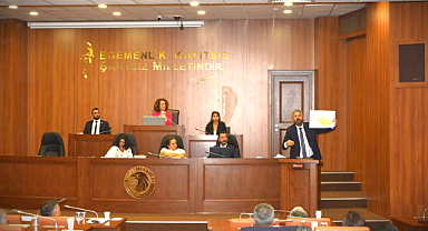 Özkan Özdemir'den iktidar partisine sert eleştiri: Ülkeyi yönetemiyorsunuz, batıyoruz!