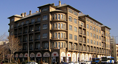 Sayıştay, Devlet Tiyatroları Genel Müdürlüğü'nde merkezde çalışan 210 işçi için kıdem tazminatı ayrılırken il müdürlüklerinde çalışan işçiler için kıdem tazminatı karşılığı ayrılmadığını tespit etti