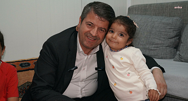 Adıyaman Belediye Başkanı, sokakta kendisini çağıran küçük kızı ziyarete gtti