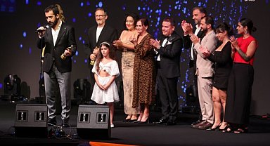 Altın Portakal'da ödüller sahiplerini buldu: En İyi Kadın Oyuncu Ödülü Nur Sürer ve Binnur Kaya