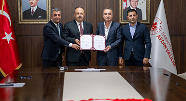 Depremde zarar gördüğü için yıkılan okulu iş insanı yaptıracak