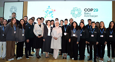Emine Erdoğan, COP29'da iklim gönüllüsü gençlerle bir araya geldi