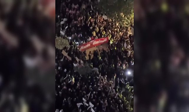 İspanya'nın Valensiya kentinde binlerce kişiden protesto