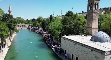 Kızılkoyun nekropolünde bulunan yazıt, restorasyon çalışmalarının ardından yerine konuldu