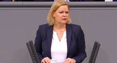 Almanya'nın Suriyeli mültecilerle ilgili tartışmalarında sağlık sektörü uyarısı