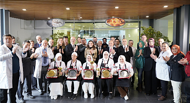 Enstitü İstanbul İsmek kadınları en iyi baklavayı yapmak için yarıştı 