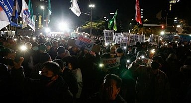 Güney Kore Devlet Başkanı Yoon'un, sıkıyönetim ilan etme girişiminin ardından görevden alınması isteniyor