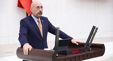 İYİ Parti Genel Sekreteri Uğur Poyraz, gazeteci Özlem Gürses'in gözaltında tutulmasına tepki gösterdi