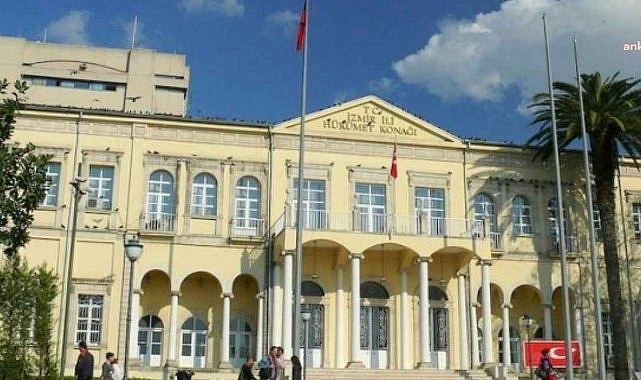 İzmir Valiliği: Menderes Belediyesi Başkan Yardımcısı Sönmez'e saldıran bir şüpheli gözaltına alındı