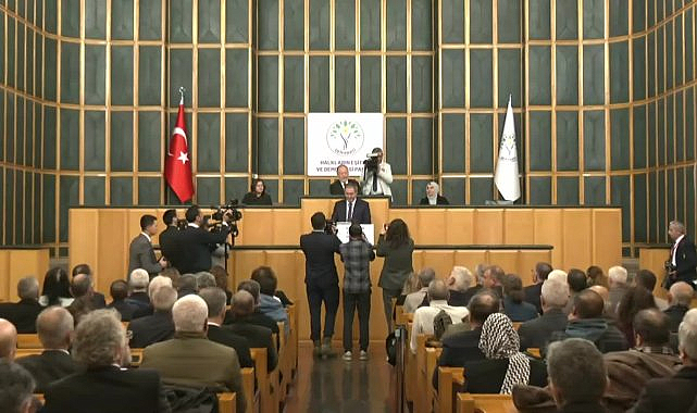 Tuncer Bakırhan: "Türkiye'de iç barış, sınırın öte tarafında Kürtlerle savaş olmaz"