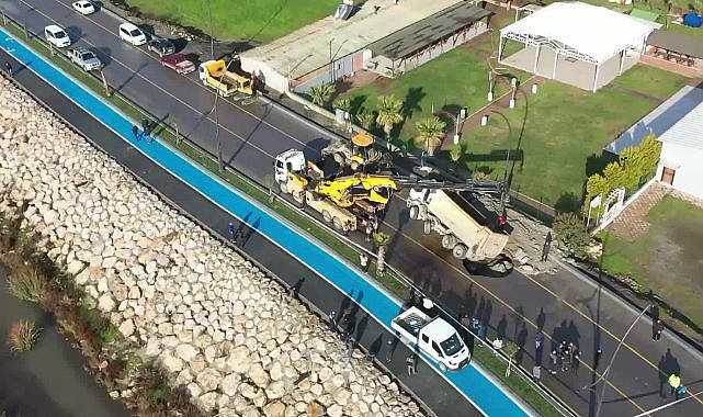 Edremit'te yapımı geçen yıl tamamlanan yol çöktü