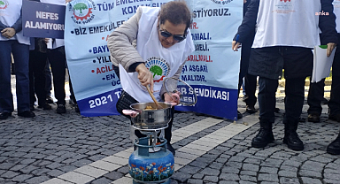 Emekliler kendi helvalarını kavurdu: ''Emekliler öldü, Allah rahmet eylesin''