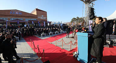 Filiz Ceritoğlu Sengel, Van'da Japon gönüllü Miyazaki'nin adının verildiği AKOM'un açılışına katıldı