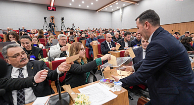 İzmir'de kentsel dönüşümde hak sahipleri için 12 bin TL'lik kira önergesi