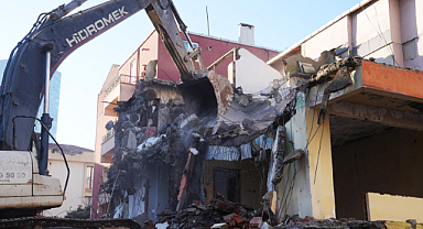 Kartal Belediyesi, Metruk Yapıların Yıkım Süreçlerini Başlattı