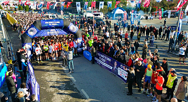 Kartal'da yüzlerce sporcu Uğur Mumcu anısına koştu