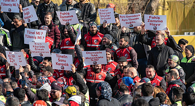 Motosikletçiler köprü geçiş ücretlerini protesto etti