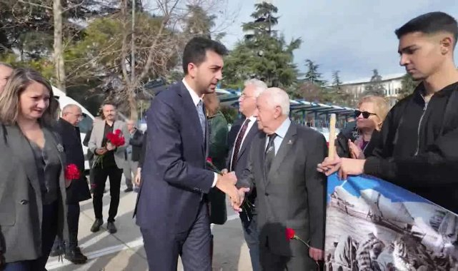 Mübadelenin 102'nci yılında Tuzla'da denize karanfiller bırakıldı
