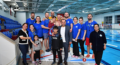 Ortahisar Belediyesi'nin düzenlediği Master Yüzme Yarışı'nda dereceye girenler belli oldu