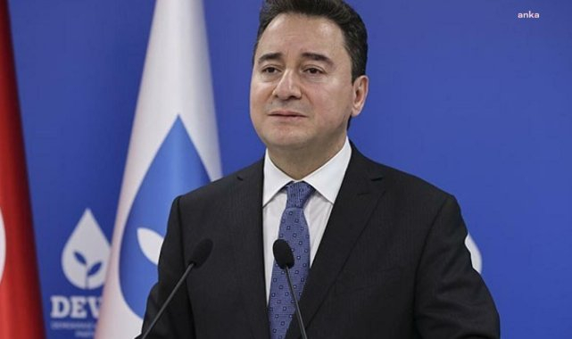 Ali Babacan: Beş genç teğmenin resmi tören bittikten sonra yaptıkları ayrı bir yemin nedeniyle ihraç edilmeleri orantısız bir cezadır