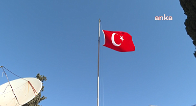Türkiye'nin Halep Başkonsolosluğu'nda Türk bayrağı yeniden göndere çekildi