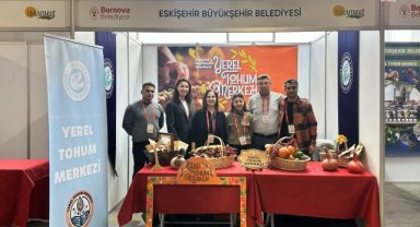 Bornova Tohum Takas Şenliği'nde Eskişehir Büyükşehir Belediyesi standına yoğun ilgi