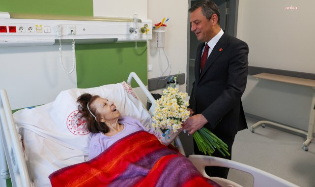 CHP Genel Başkanı Özgür Özel, Nükhet Tartan'a geçmiş olsun ziyaretinde bulundu