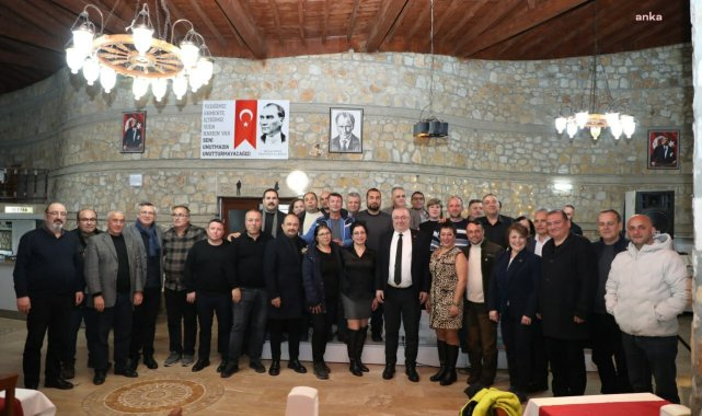 Edremit Belediye Başkanı Ertaş, emekli personelle yemekte bir araya geldi